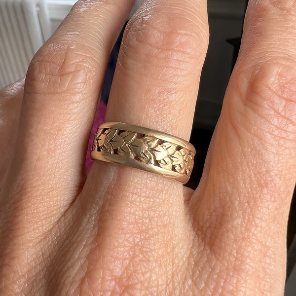 Vintage Leaf Patterned Gold Wedding Band sold by Doyle and Doyle an antique and vintage jewelry boutique