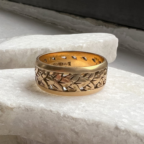 Vintage Leaf Patterned Gold Wedding Band sold by Doyle and Doyle an antique and vintage jewelry boutique